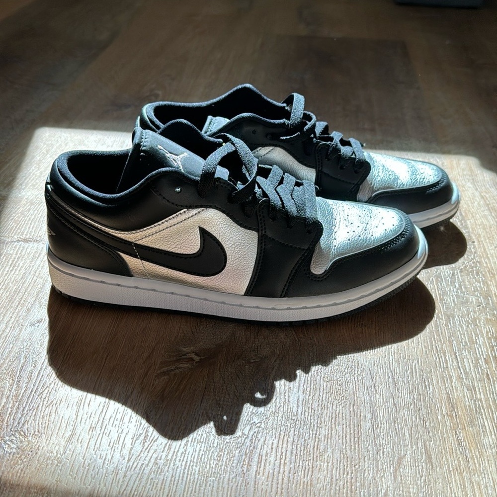 Women’s Jordan 1 Low- Silver Toe